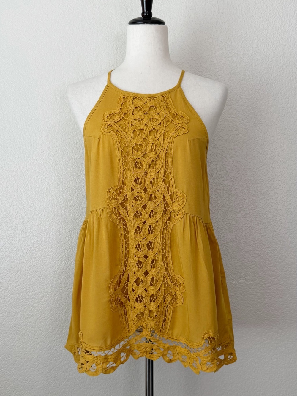 NWOT Entro Mustard Yellow Lace Crochet Halter Top, Sz Medium